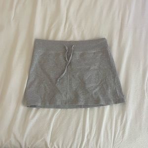 brandy melville mini skirt 🫶